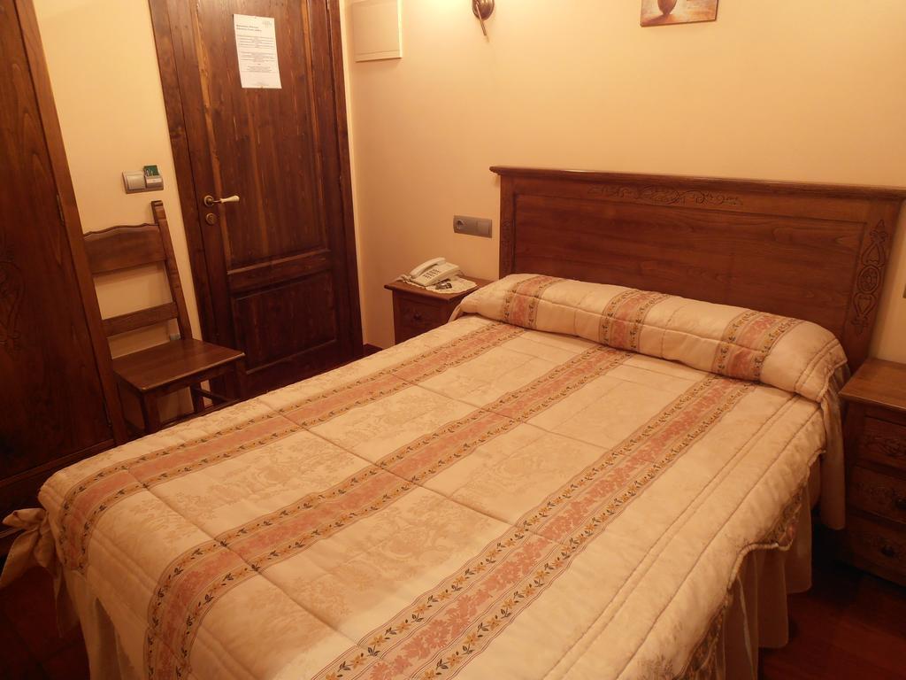 Hostal Virgen De La Encina Ponferrada Oda fotoğraf