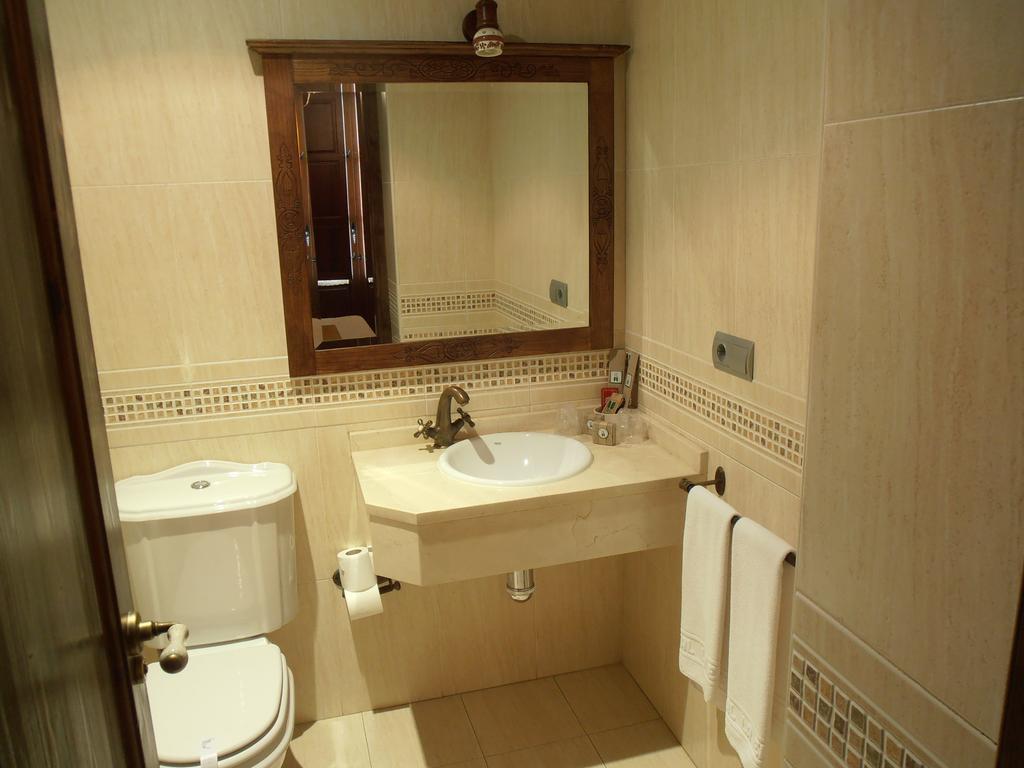 Hostal Virgen De La Encina Ponferrada Oda fotoğraf