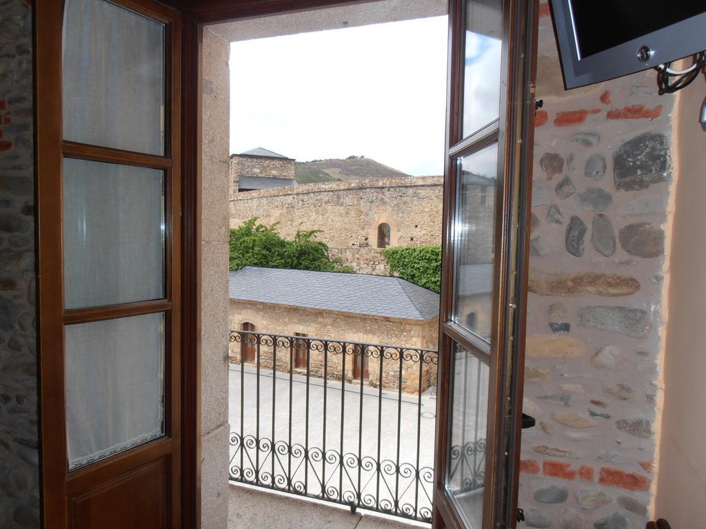 Hostal Virgen De La Encina Ponferrada Oda fotoğraf
