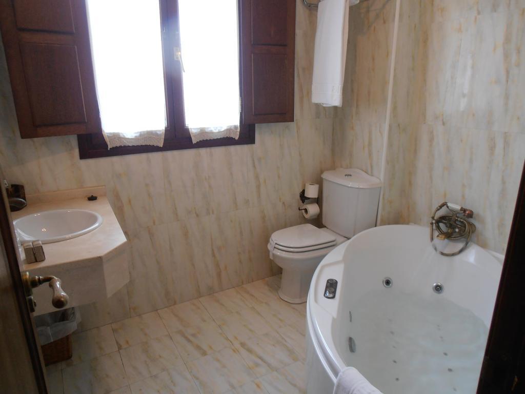 Hostal Virgen De La Encina Ponferrada Oda fotoğraf